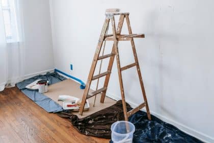 Peindre un mur proprement : la méthode pas à pas