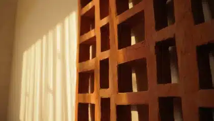 Claustras en terre cuite pour la maison: ventiler et cloisonner avec style