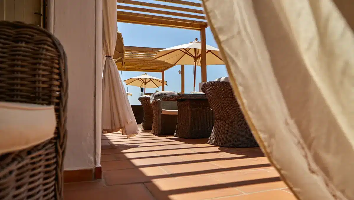 Comparatif d’ombrage pour terrasse : parasol, voile, pergola et prix