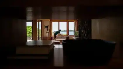 Intérieur et architecture d'une maison moderniste hawaïenne des années 70