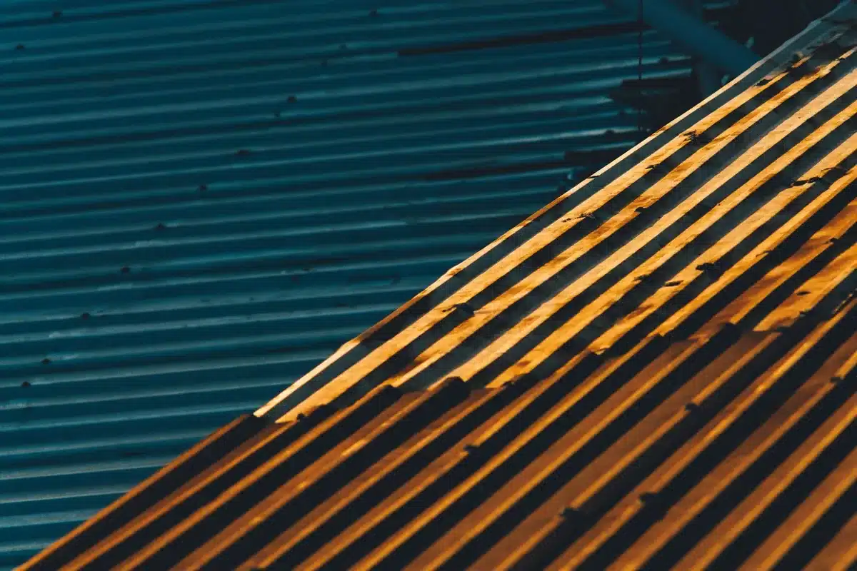 Différents matériaux de carport : bois, aluminium et métal galvanisé