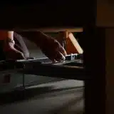 Aménager une mezzanine dans un garage : hauteur, charges et autorisations