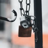 Cinq astuces pour protéger sa maison et partir en vacances sans risque de cambriolage