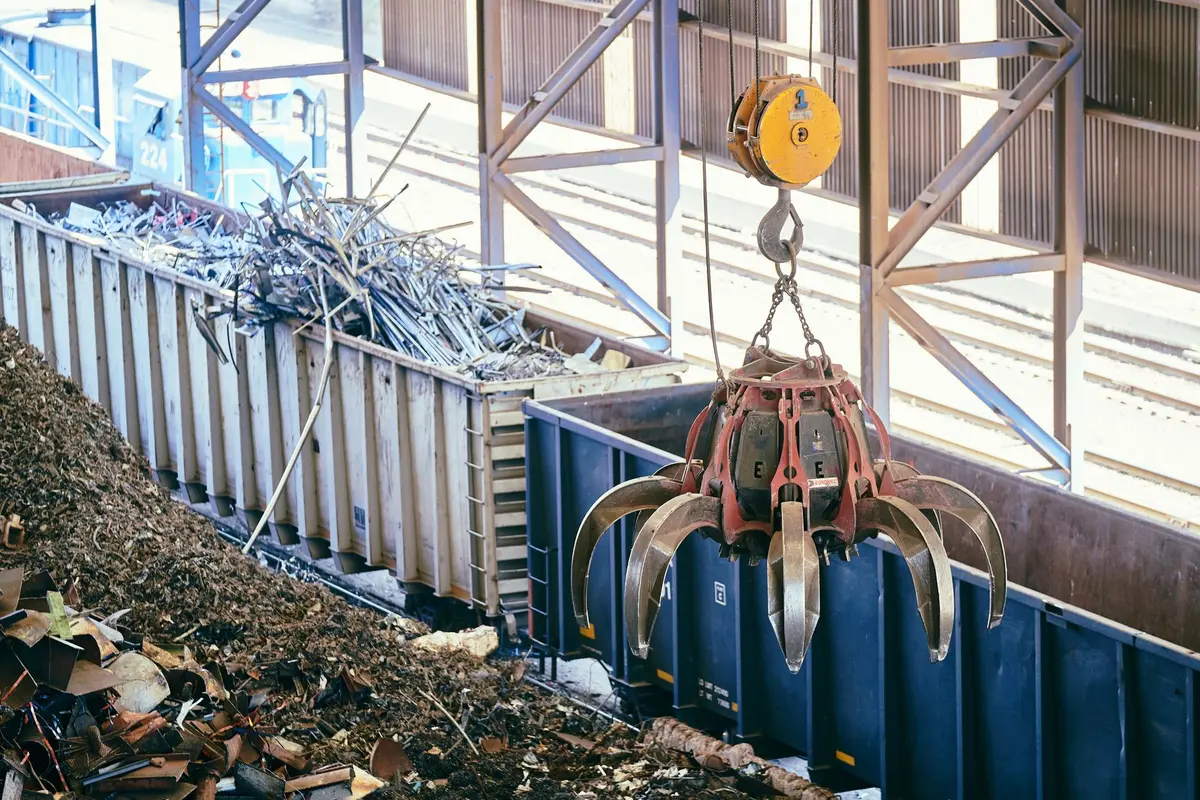 Tri des matériaux de construction en trois catégories : inertes, non dangereux et dangereux