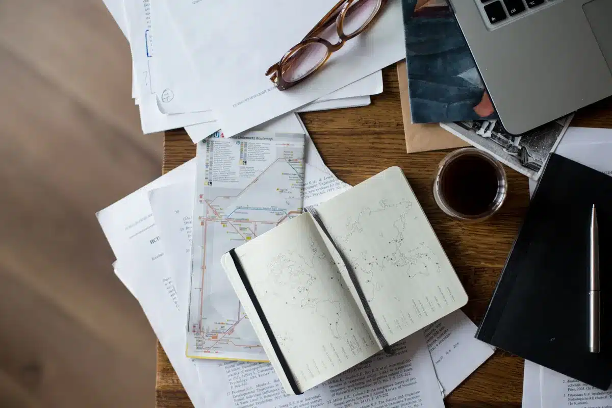 Documents d'urbanisme et cadastre consultés pour vérifier la constructibilité d'un terrain