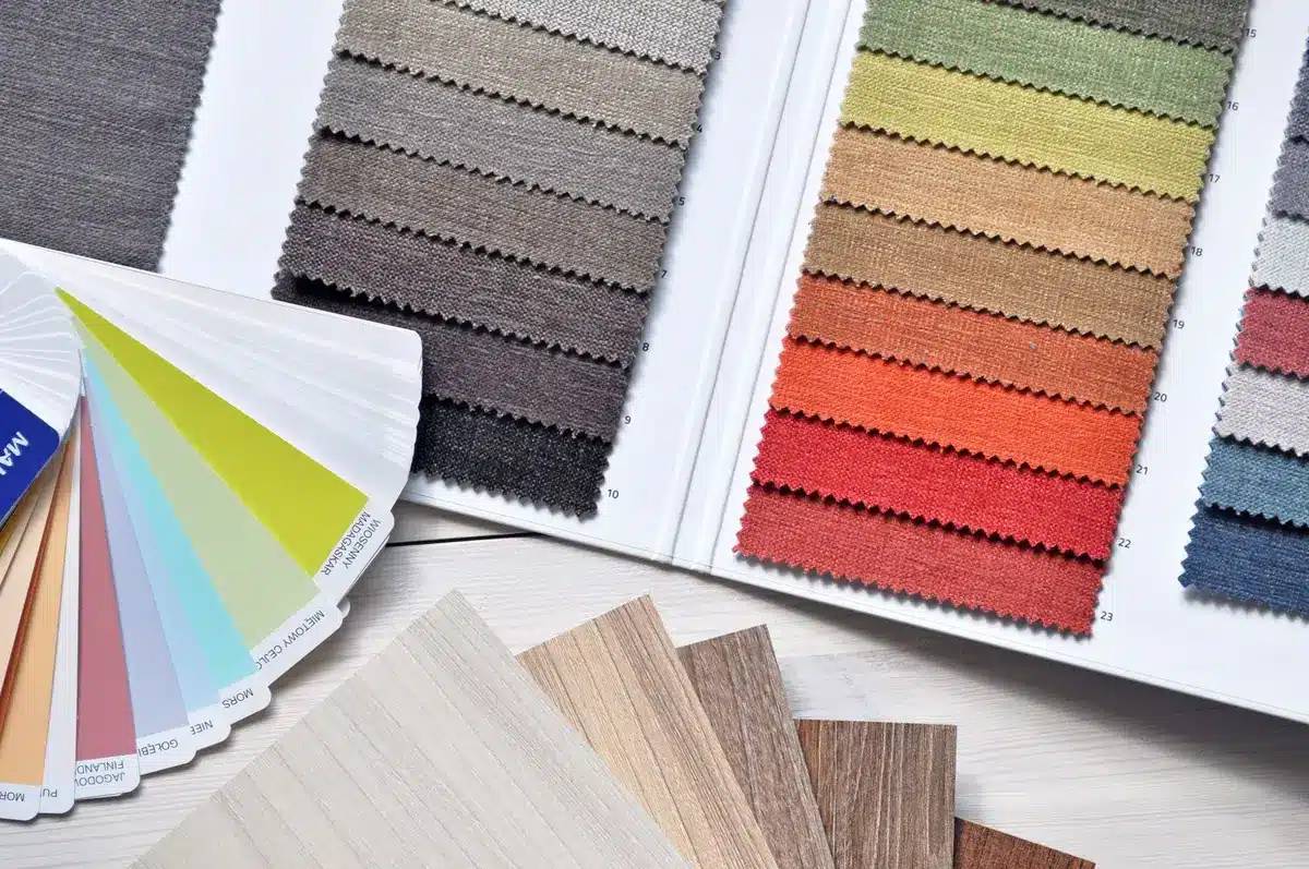 Échantillons de tissus variés : lin, coton, acrylique et polyester