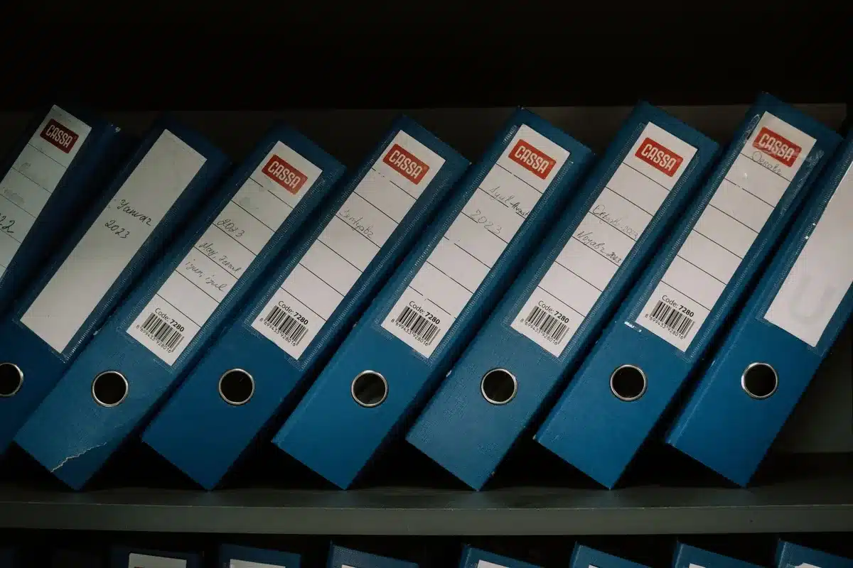 Registre numérique et documents organisés pour la gestion réglementaire et la traçabilité.