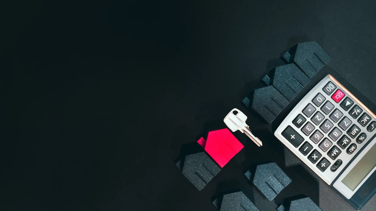 Calculatrice et documents de financement pour évaluer un crédit immobilier