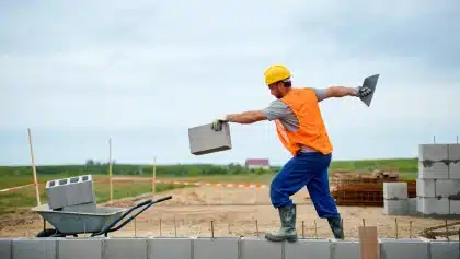 Permis, budget et étapes : comment réussir la construction d'un garage ?