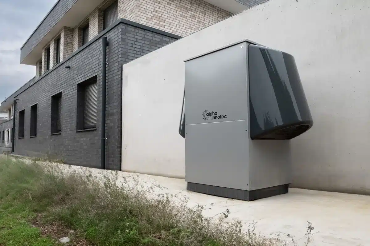 Pompe à chaleur intégrée avec système solaire pour optimiser l'autoconsommation.