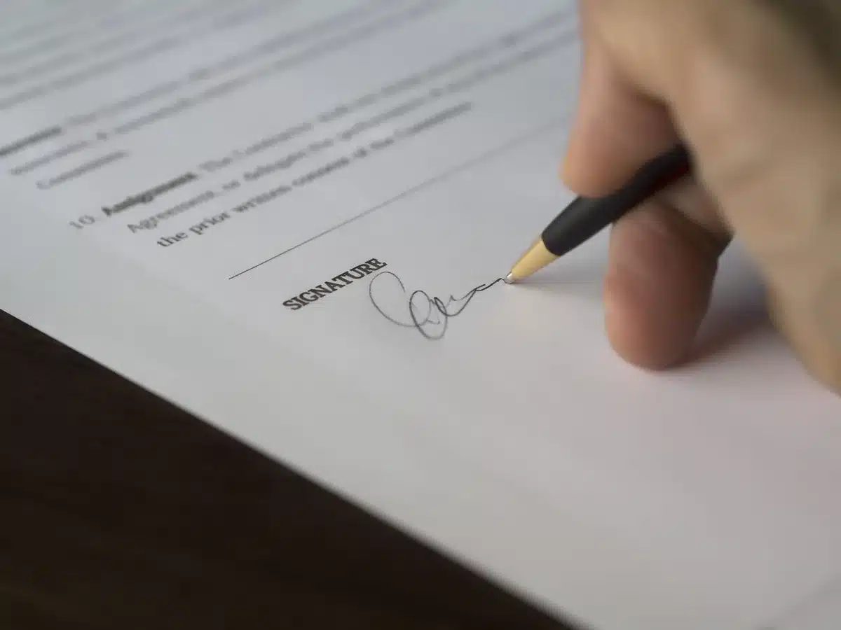 Testament olographe ou notarié : comment choisir pour un bien immobilier ?