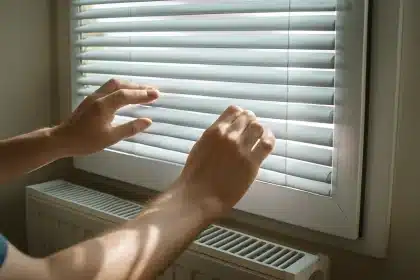 Comment fermer les volets la nuit pour réduire votre facture d'énergie ?