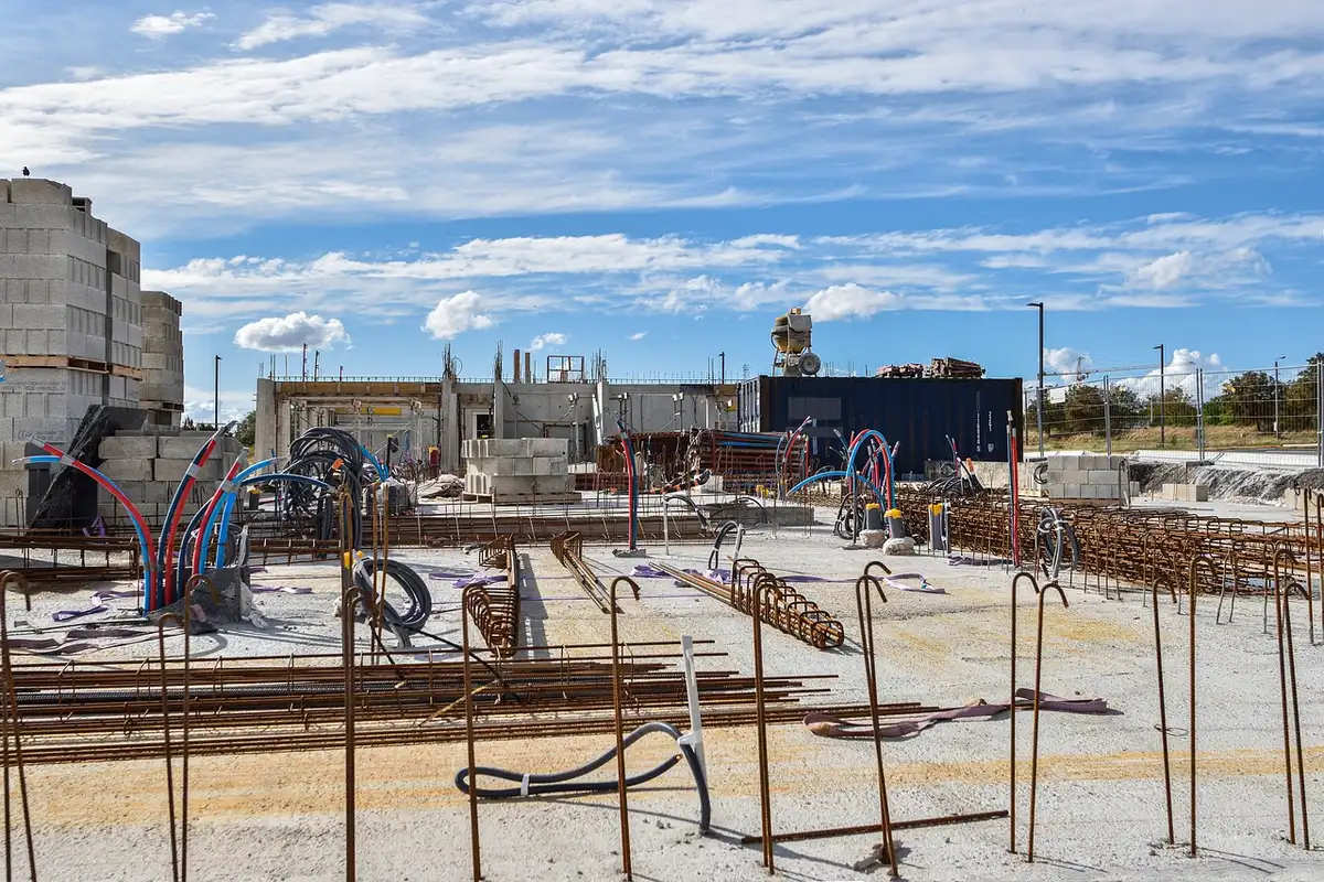 Préparation d'une dalle de garage avec excavation, drainage et ferraillage