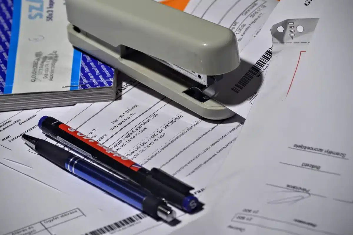 Dossier de permis de démolition avec formulaires administratifs