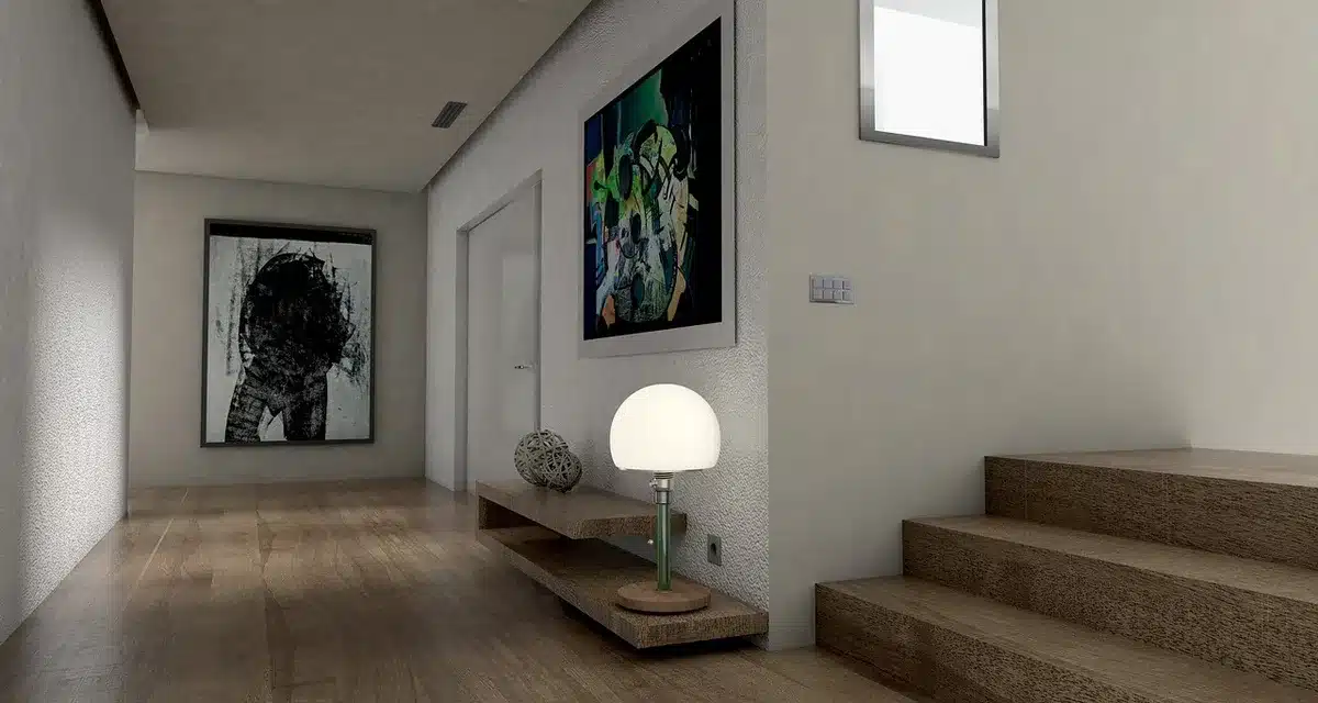 Couloir d'immeuble avec porte et empreintes de pattes sur le sol