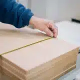 Comment identifier et traiter les microfissures dans la maison sans paniquer ?