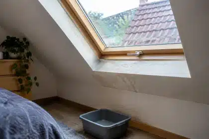 Comment réparer une fuite de Velux et assurer l'étanchéité durablement : causes et solutions