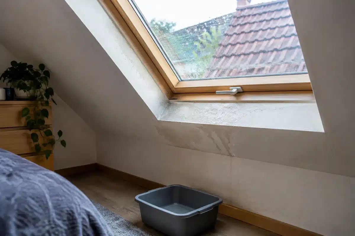 Comment réparer une fuite de Velux et assurer l'étanchéité durablement : causes et solutions