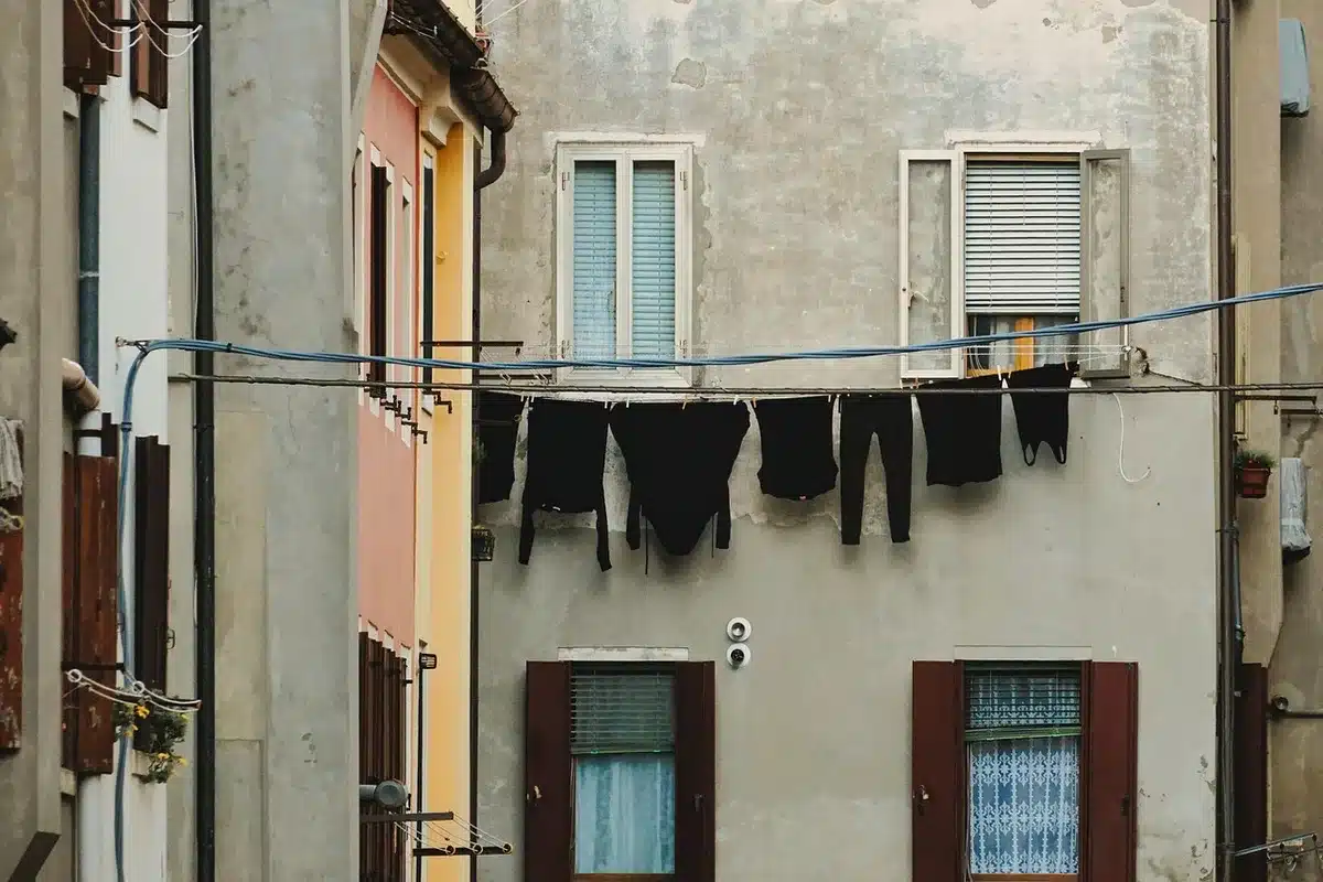 Panier à linge pliable replié pour rangement