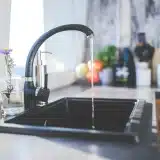 Guide des paniers à linge Zara Home : modèles pliables, à roulettes et en osier