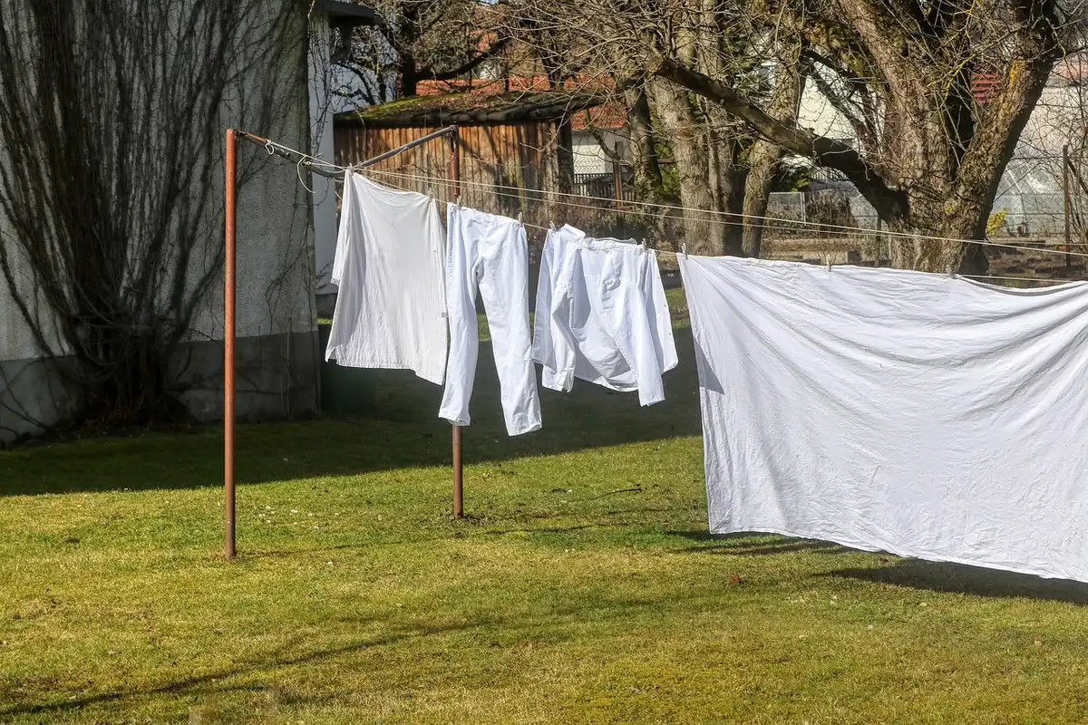 Lave-linge avec minuterie et prise connectée sur une prise murale