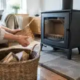 Poêle à bois ou cheminée : quel système de chauffage choisir pour votre logement ?