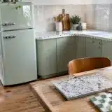 Tendances cuisine 2027 : 7 idées déco à adopter, du rétro au terrazzo en passant par le damier