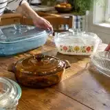 Vaisselle Pyrex vintage : quels modèles se vendent plus de 100 € chez les chineurs ?